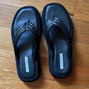 Gianni Bini Black Thong Platform Sandals